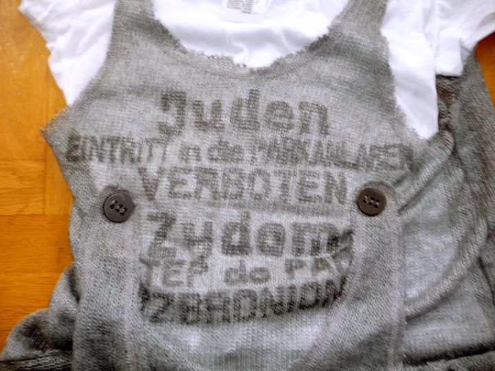 t-shirt-avec-des-inscriptions-antisemites-decouverts-en-vente-2586621