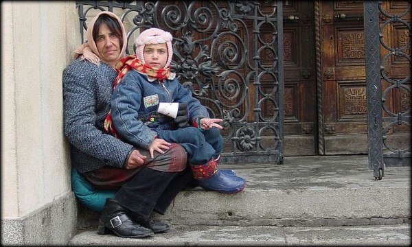 Gypsy_beggars_Mother_and_Child